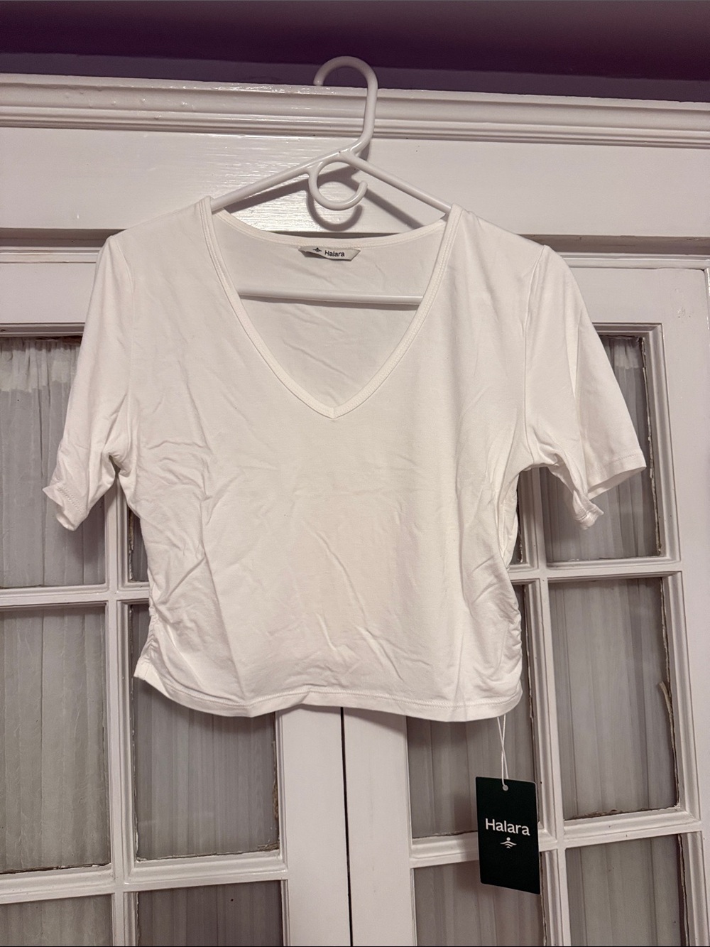 HALARA White V-Neck Short Sleeve Crop Top